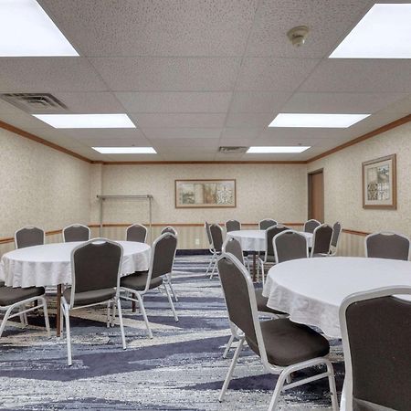 Comfort Suites Appleton Airport Eksteriør bilde
