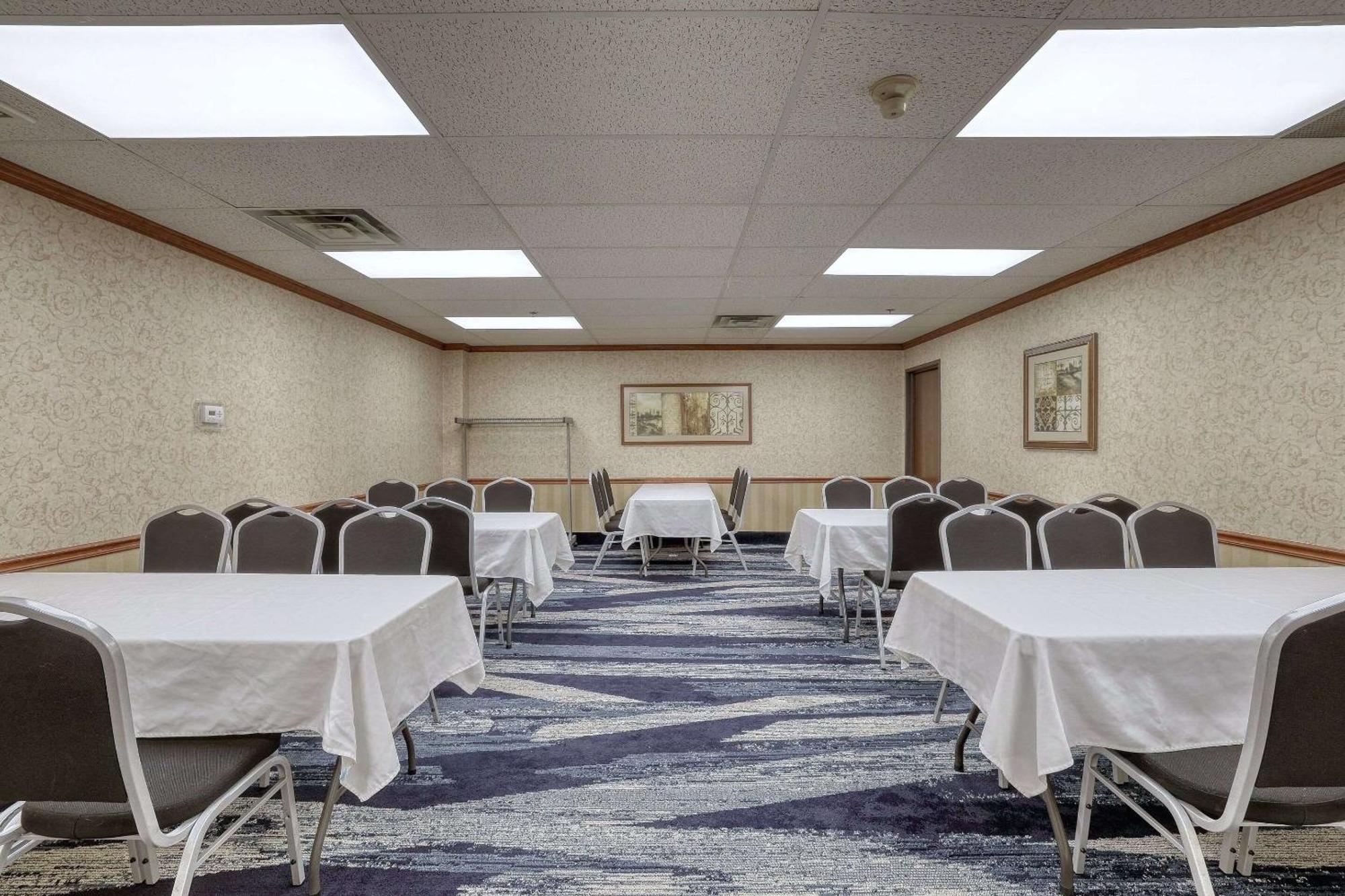 Comfort Suites Appleton Airport Eksteriør bilde