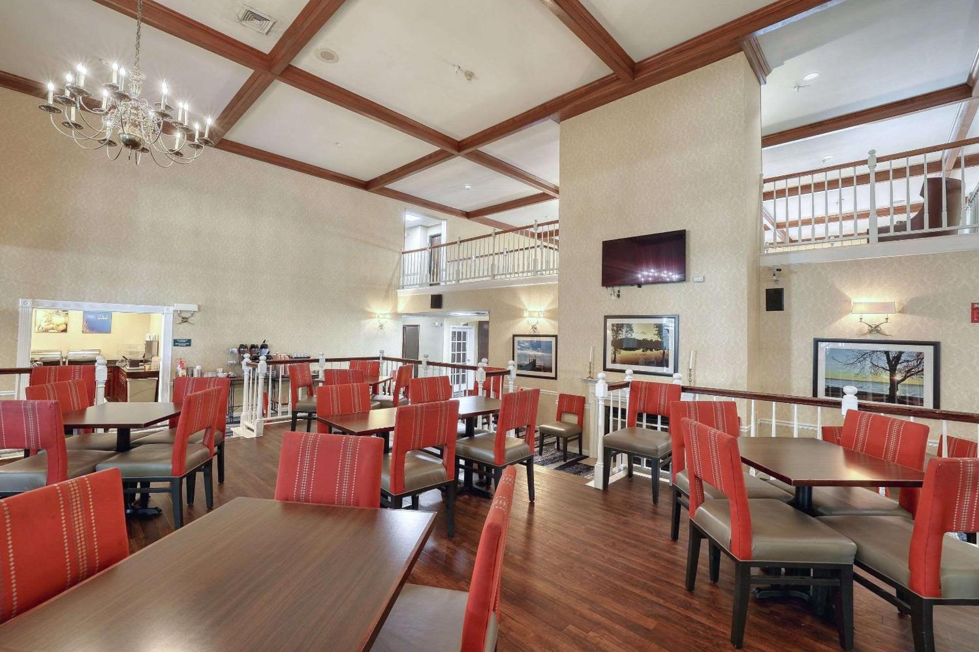 Comfort Suites Appleton Airport Eksteriør bilde