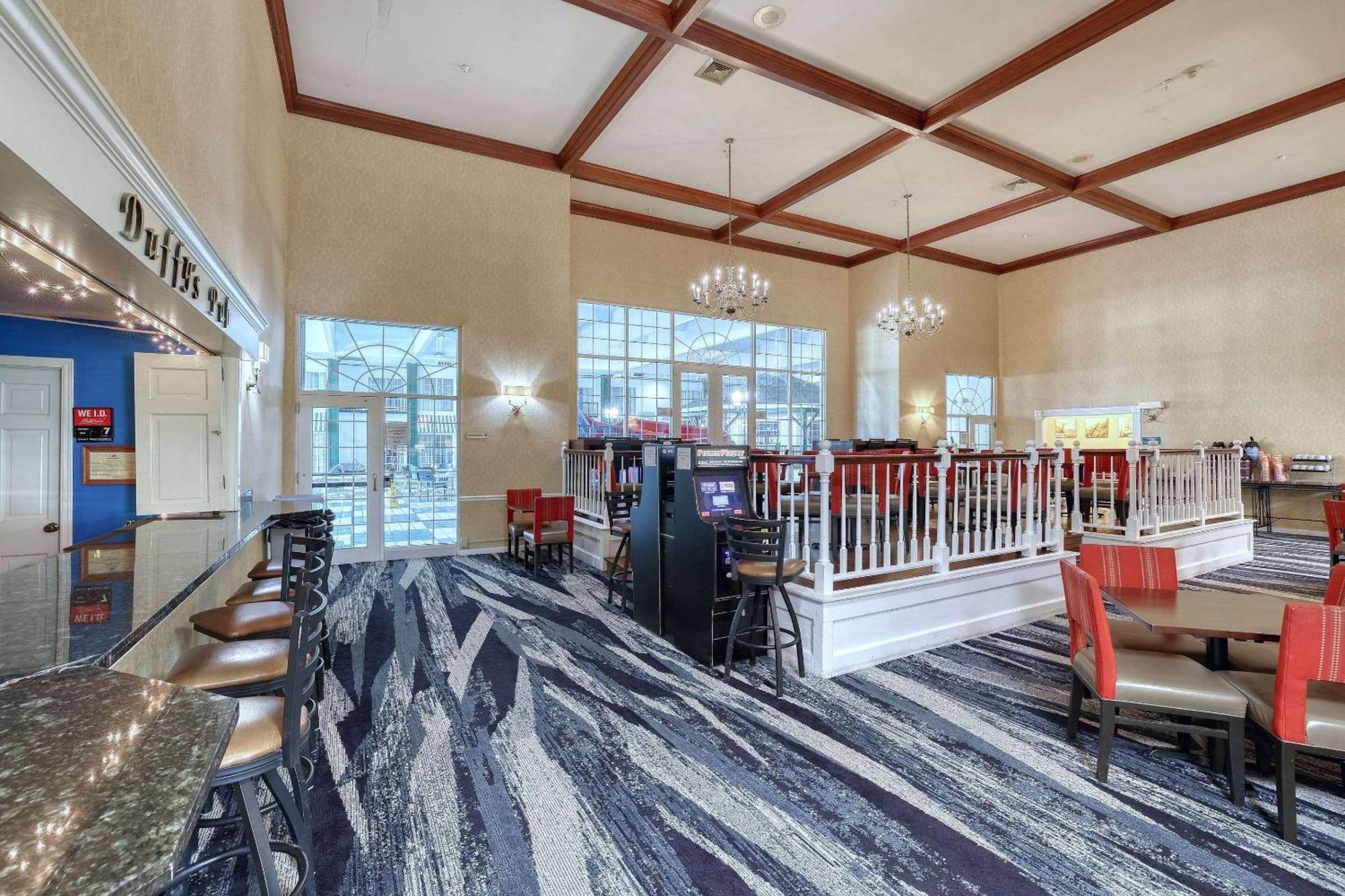 Comfort Suites Appleton Airport Eksteriør bilde