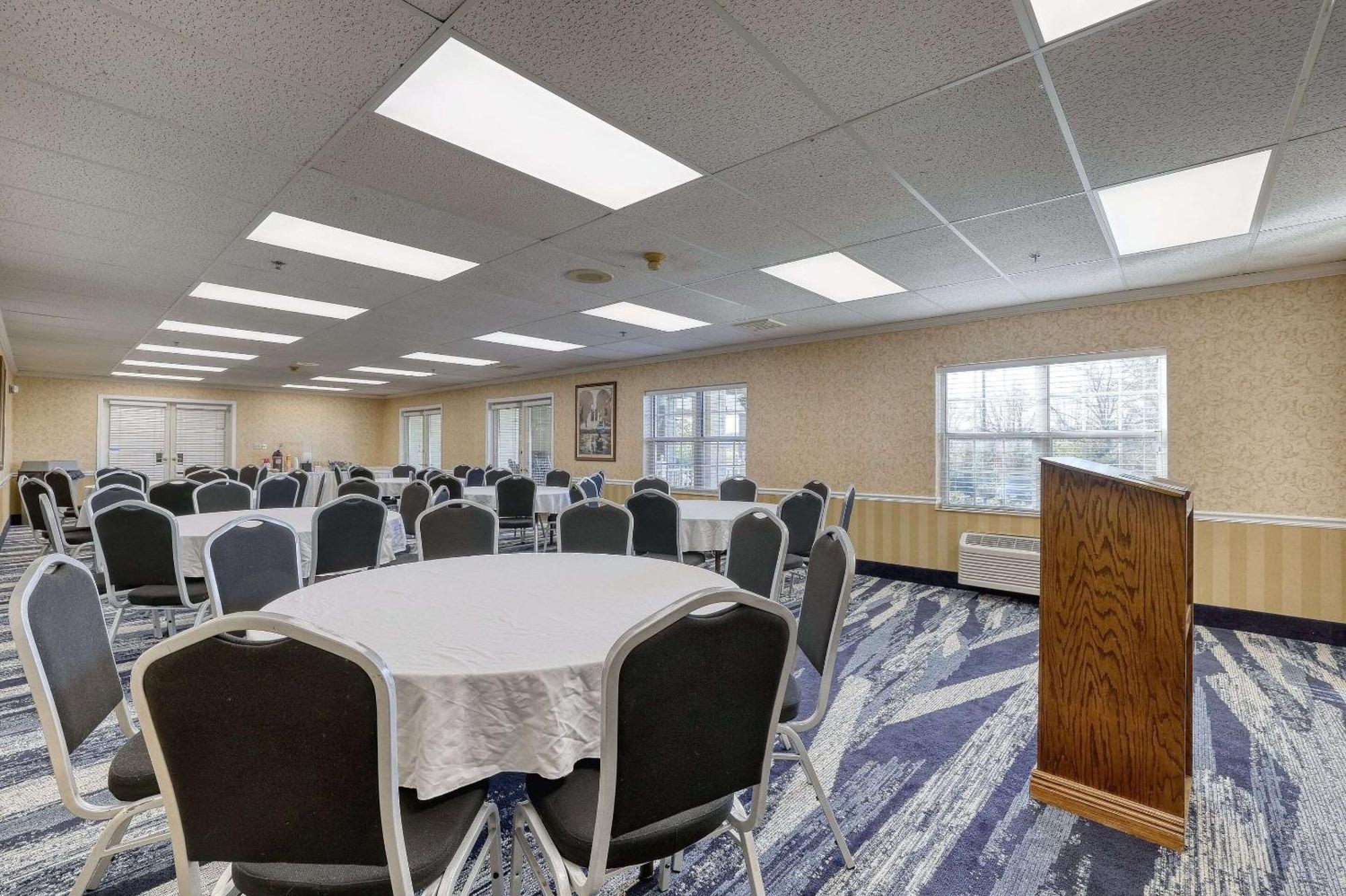 Comfort Suites Appleton Airport Eksteriør bilde