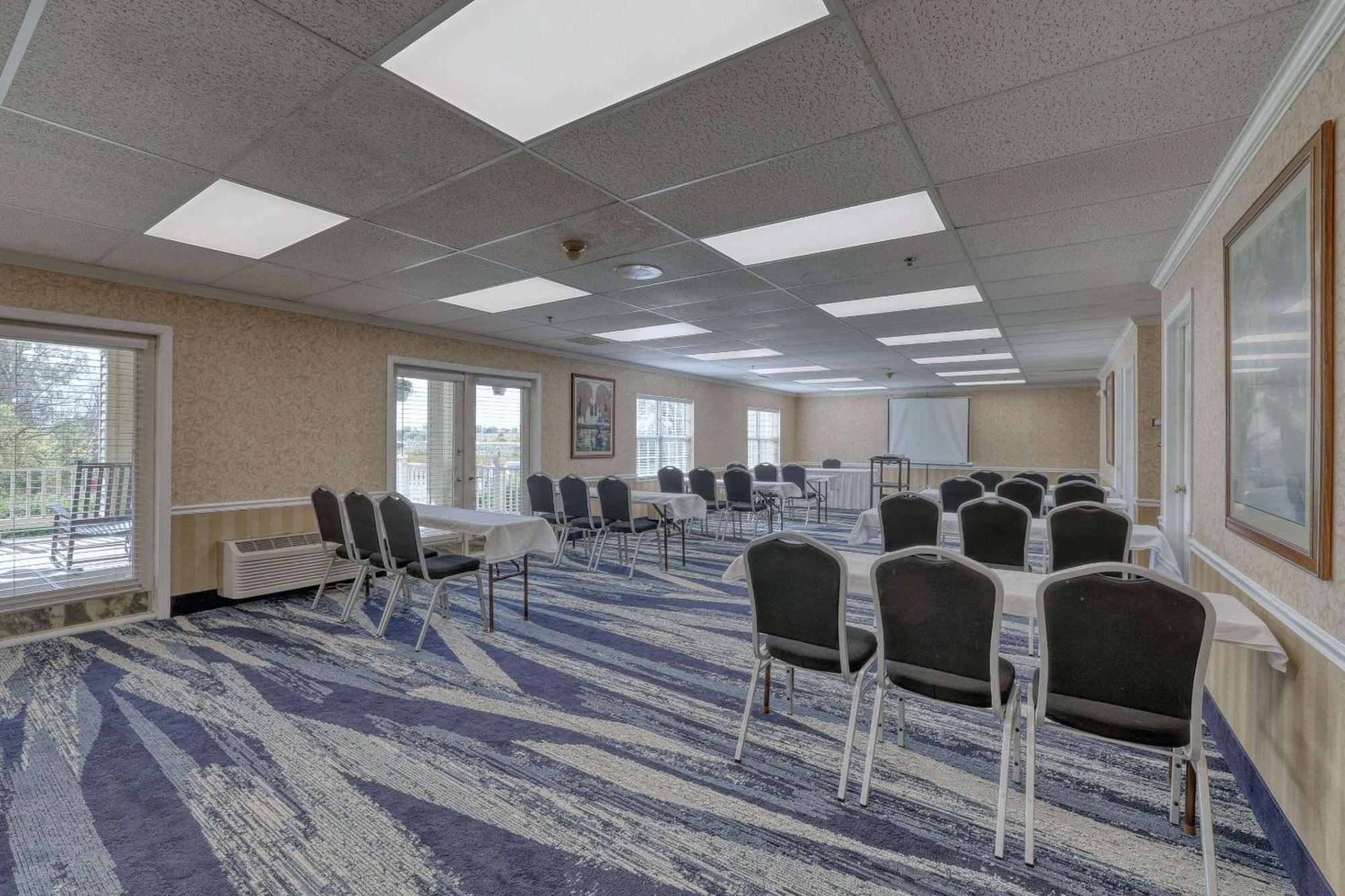 Comfort Suites Appleton Airport Eksteriør bilde