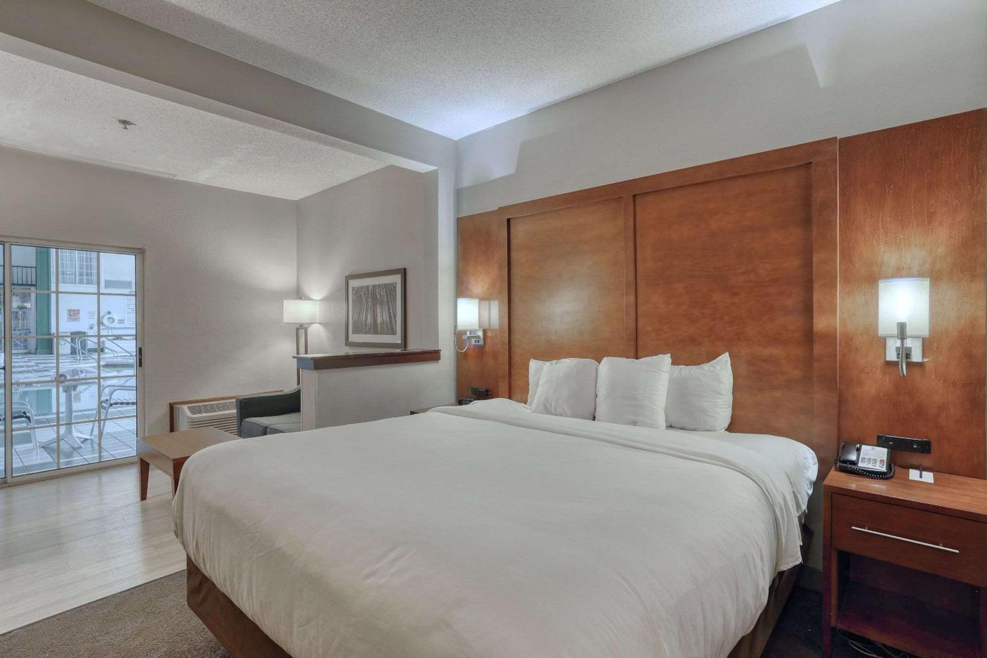 Comfort Suites Appleton Airport Eksteriør bilde