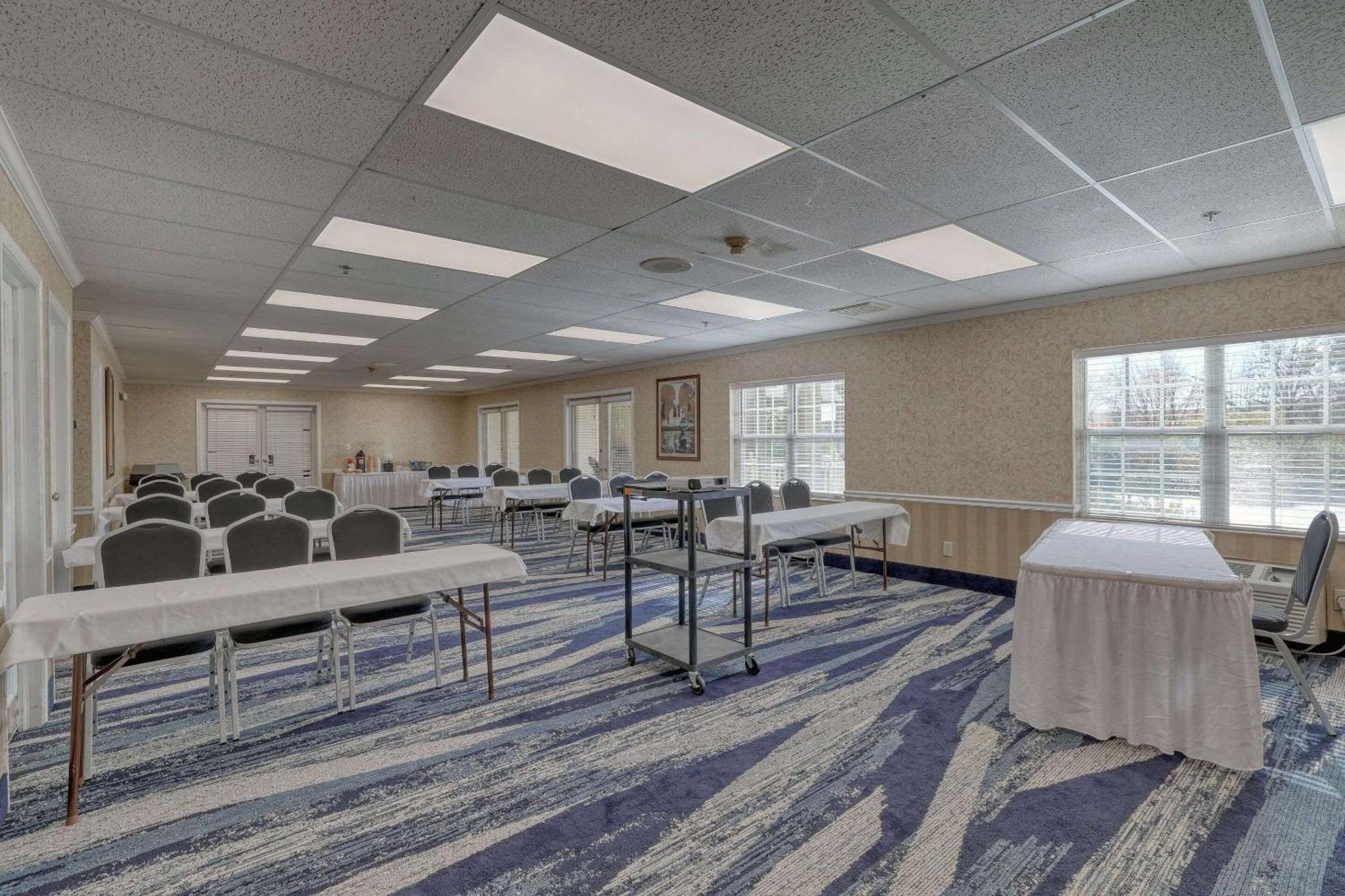 Comfort Suites Appleton Airport Eksteriør bilde
