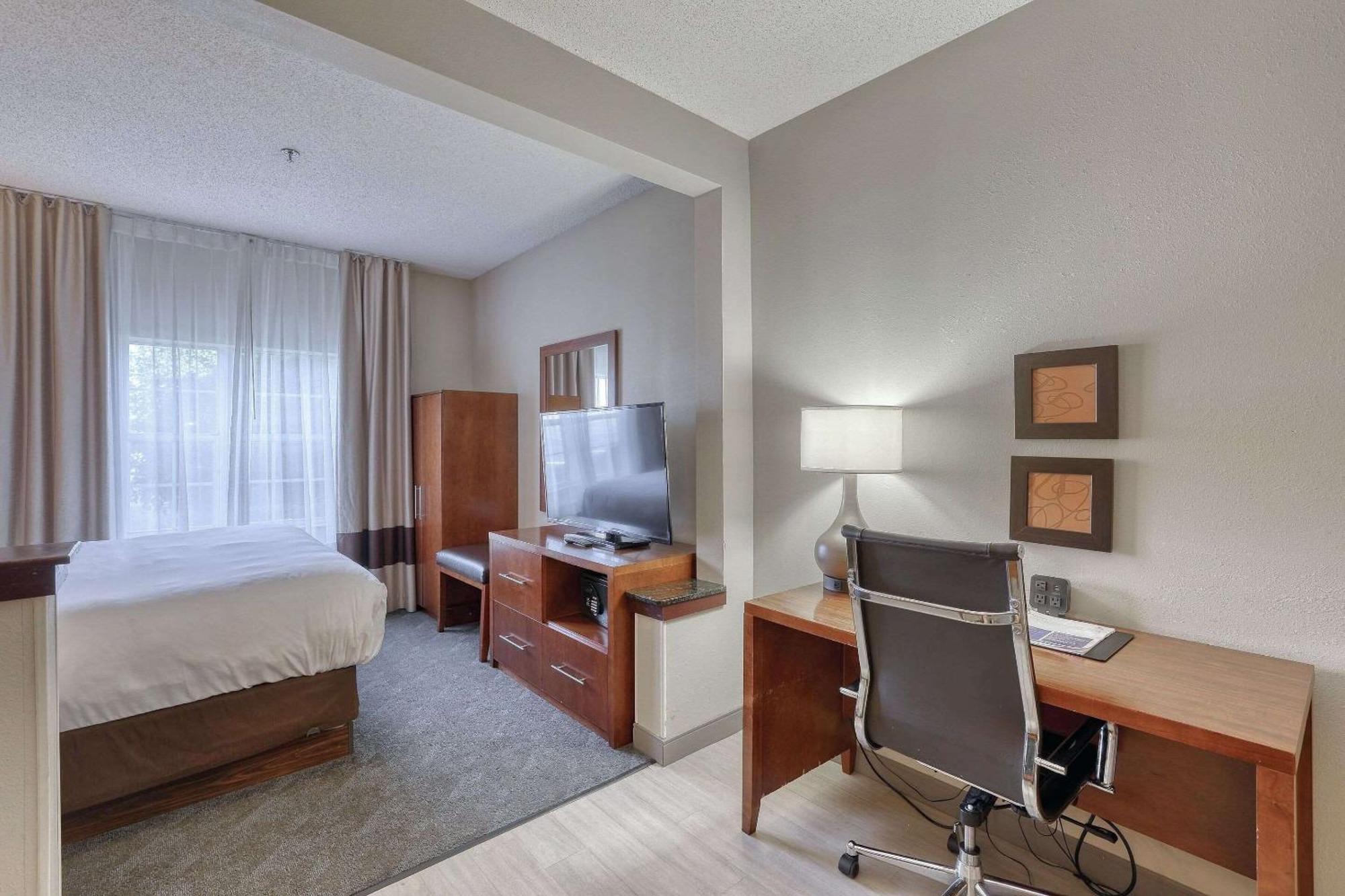 Comfort Suites Appleton Airport Eksteriør bilde