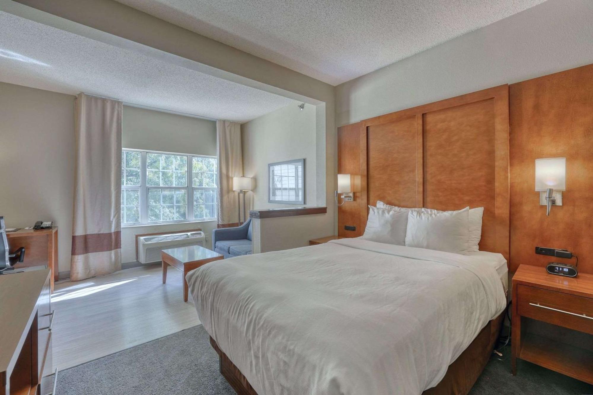 Comfort Suites Appleton Airport Eksteriør bilde